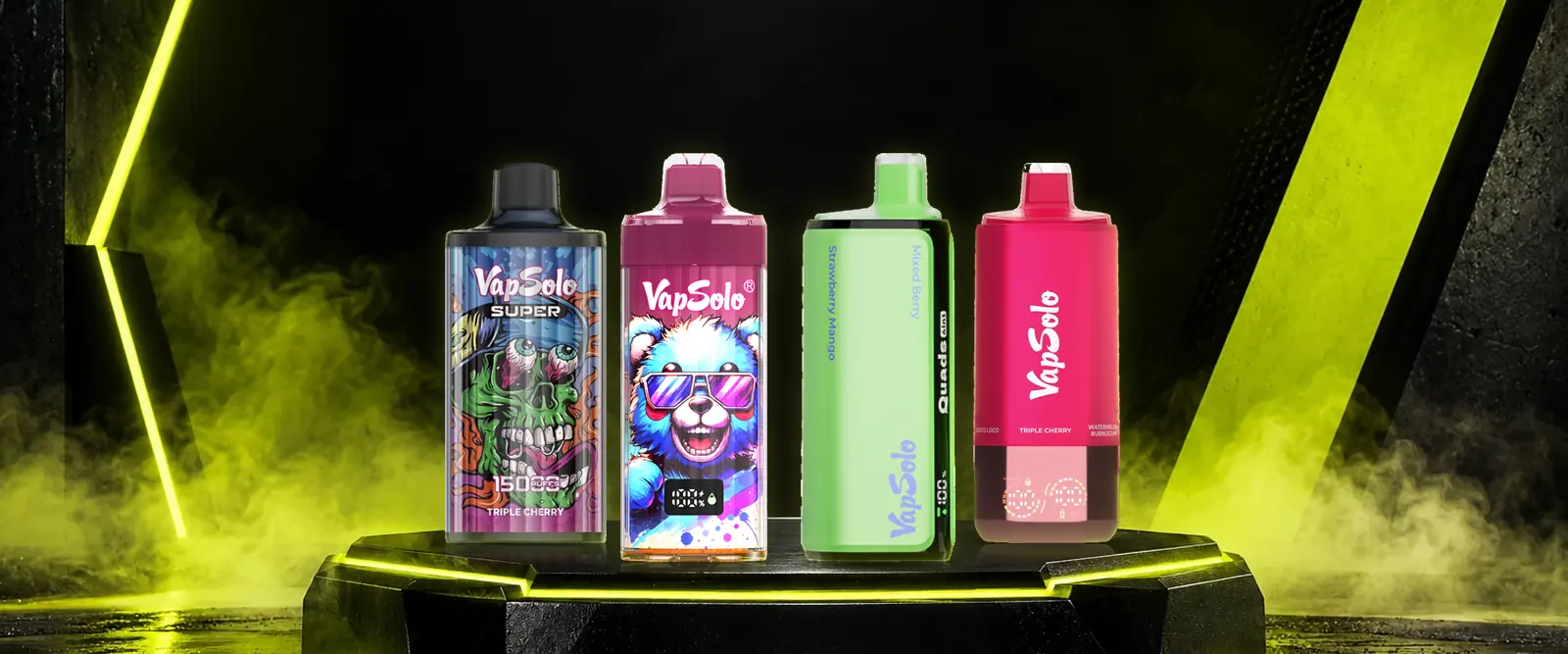 Cztery modele VapSolo – SUPER 15K, King Pro 65K, Quads 80K i Sixer 180K – na jednym czarnym podium z limonkowym światłem