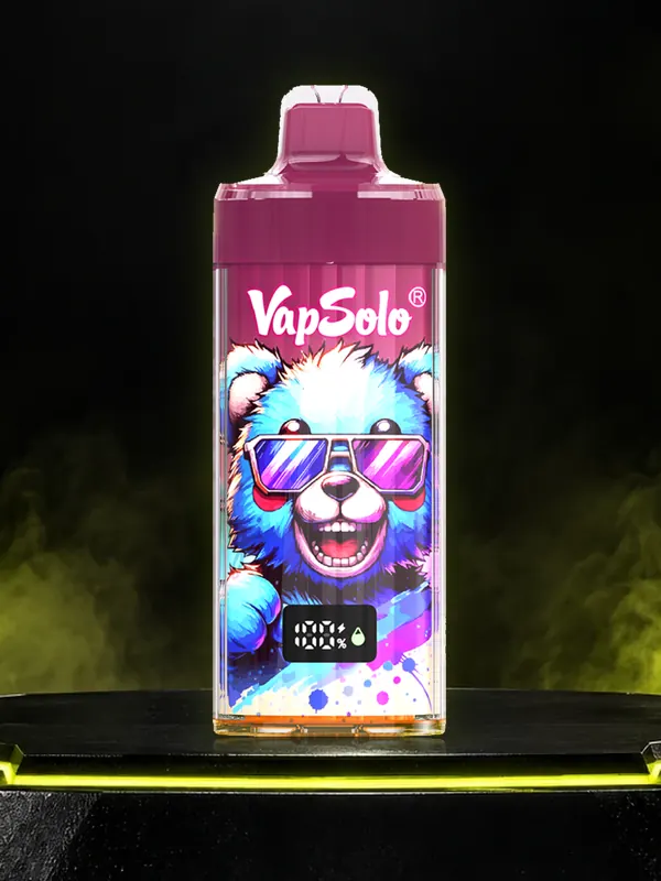 Jednorazówka VapSolo King Pro 65K z misiem na obudowie na czarnym podium